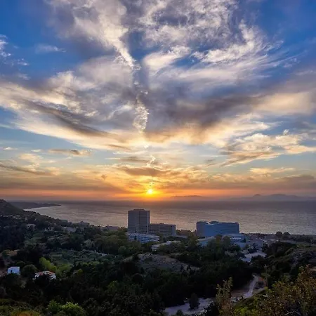 Rhodes Skyline 依克希亚